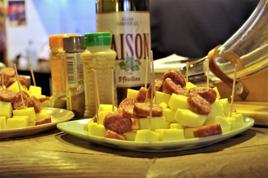 Brussels: Beer Tasting Tour with 7 Beers and Snacks - Snacks make the tasting more worthwhile
