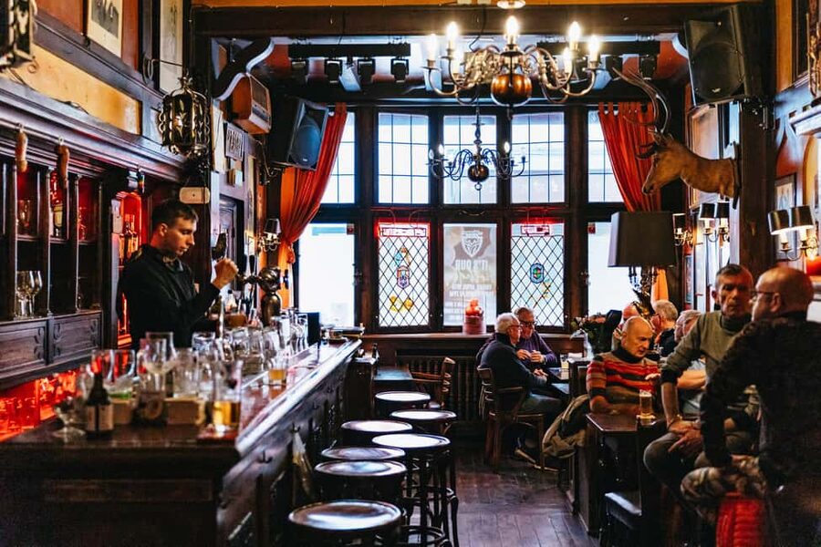 Brussels: Beer Tasting Tour with 7 Beers and Snacks - Seven beers, seven different directions