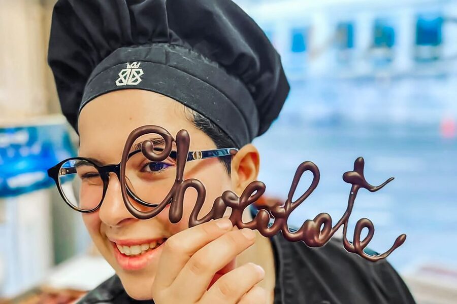 Brussels: Belgian Chocolate Making Workshop with Tastings - The first tasting: cacao before it becomes chocolate