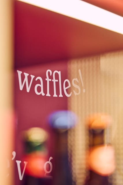 Brussels: Belgian Waffle Making Workshop with Beer Tasting - The atmosphere and group size