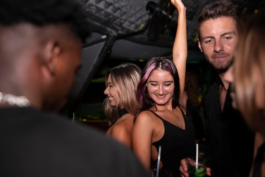 Brussels: BXL Pub Crawl Guided Tour - How the $28 price works