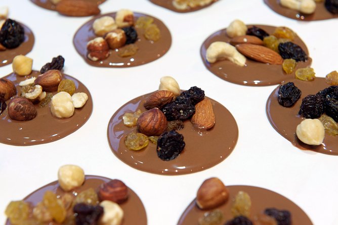 Brussels Chocolate Walking Tour and Workshop - Grand Place, Jeanneke Pis, and the old port