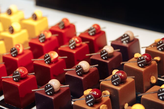 Brussels Chocolate Walking Tour and Workshop - Manneken Pis and Saint-Géry