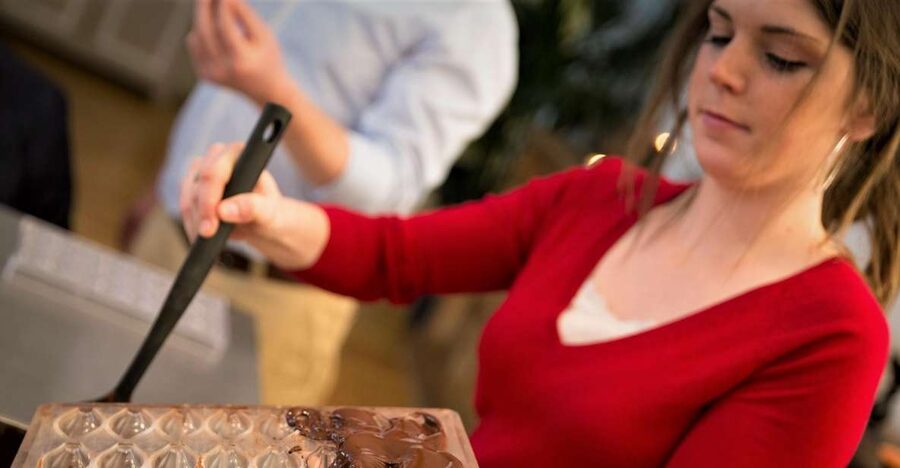 Brussels: Chocolate Workshop and Guided Walking Tour - Ten chocolate tastings, from familiar pralines to cocoa origins