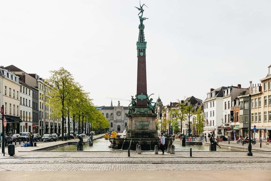 Brussels: City Highlights and Hidden Gems Bike Tour - A relaxed pace for mixed abilities