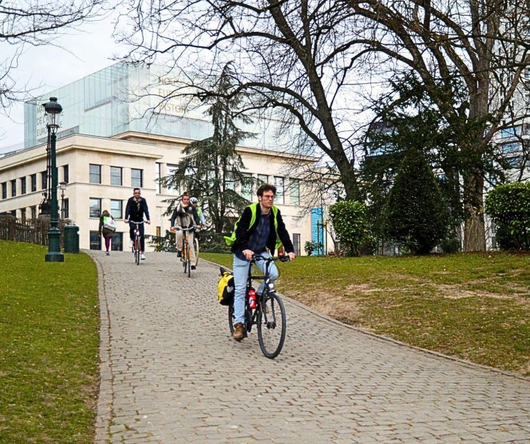 Brussels: City Highlights and Hidden Gems Bike Tour - What the café stop adds