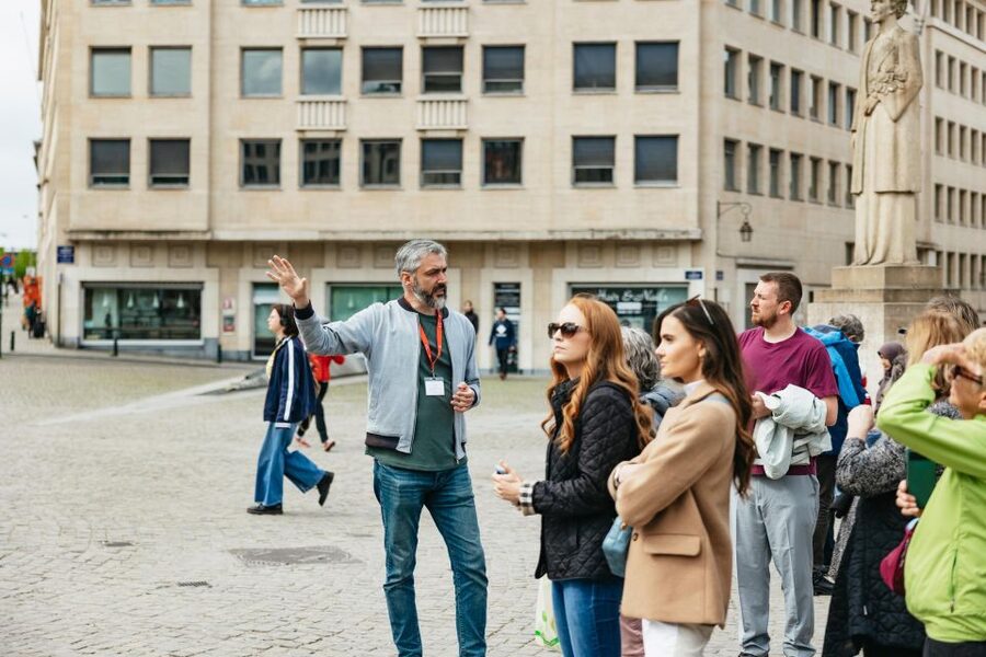 Brussels: City Highlights Walking and Tasting Tour - Grand Place: the tour’s architectural center