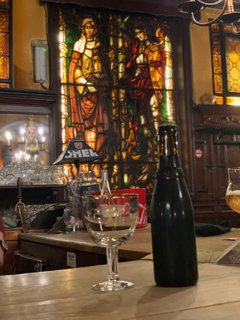 Brussels : Exclusive Chocolate, Beer, Waffle & Whiskey tour - Meeting Avo at the Grand Place