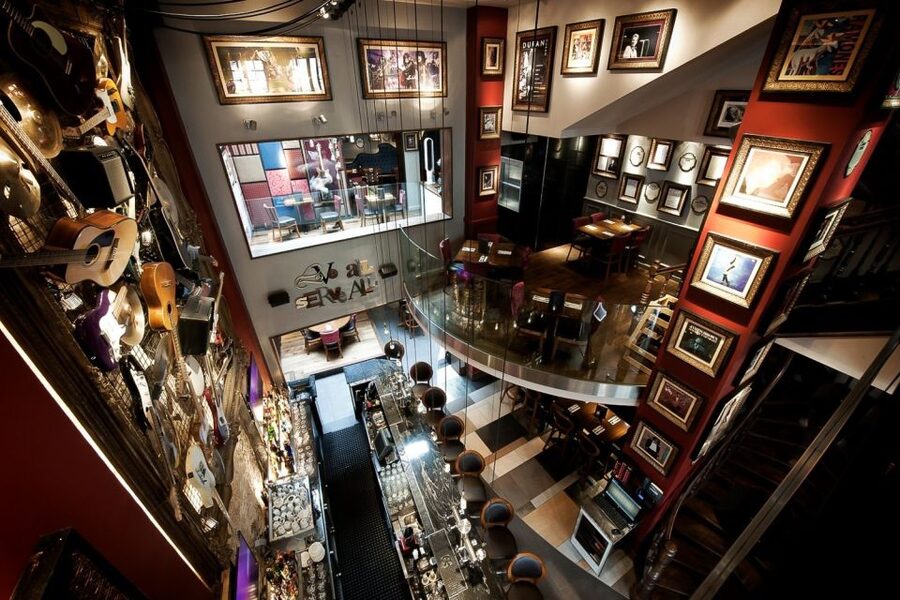 Brussels: Hard Rock Cafe with Set Menu for Lunch or Dinner - Rock memorabilia from Lennon to Madonna