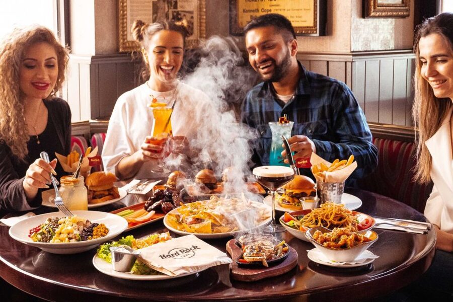 Brussels: Hard Rock Cafe with Set Menu for Lunch or Dinner - How the atmosphere works for different occasions