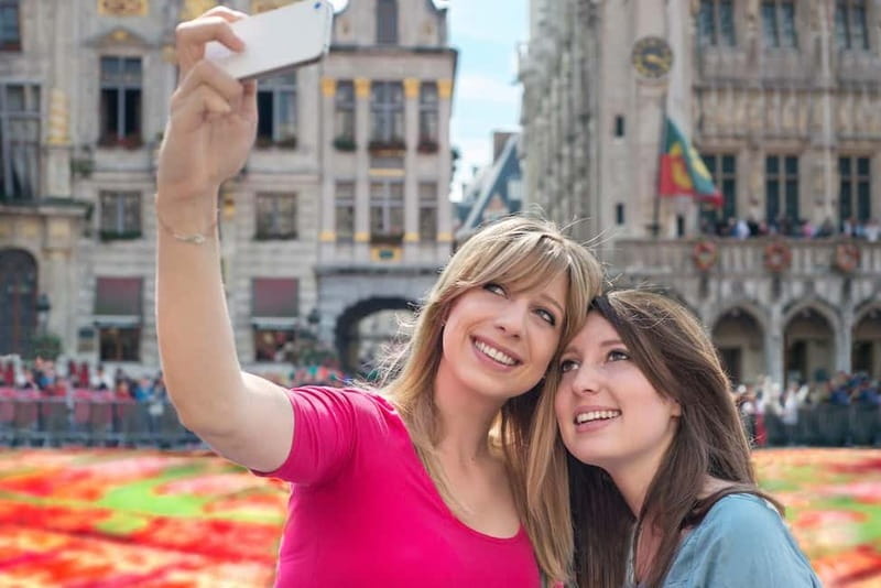 Brussels: Highlights and Hidden Corners Private Guided Walk - Starting at Saint-Géry, where old Brussels meets local life