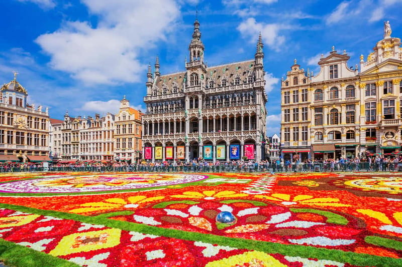 Brussels: Highlights and Hidden Corners Private Guided Walk - Saint-Nicolas, the Old Stock Exchange, and beer culture