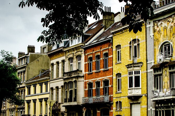 Brussels Highlights Self guided scavenger hunt and Walking Tour - Jeanneke Pis completes the statue pair