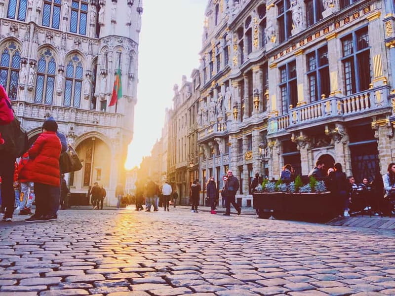 Brussels Highlights: Walking & Bus Tour with Waffle Tasting - Why this Brussels tour works so well on a first day