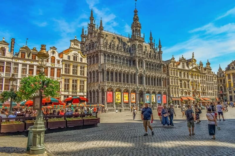 Brussels Highlights: Walking & Bus Tour with Waffle Tasting - Starting at the Tourist Information Centre