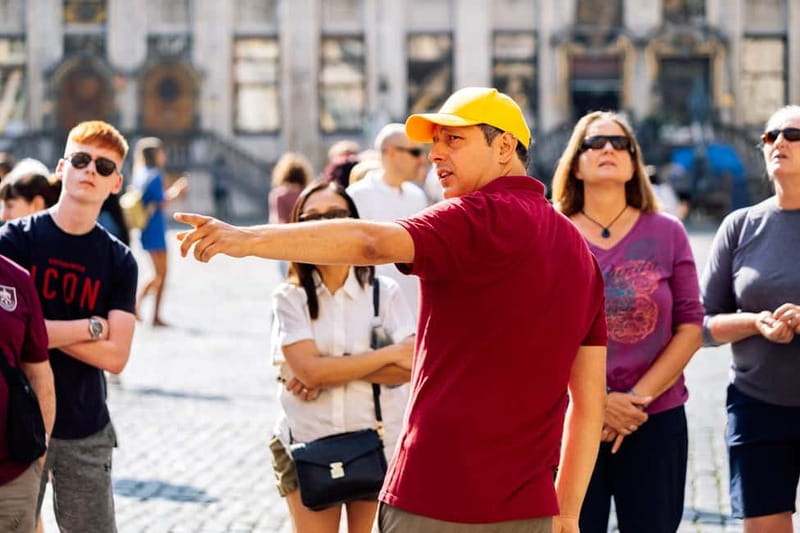 Brussels: Historical Tour with Chocolate & Waffle Tasting - Key points at a glance