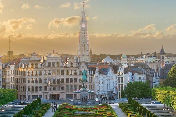 Brussels: Historical Walking Tour with Chocolate & Waffle Tasting - Place Royale and a change of architectural mood