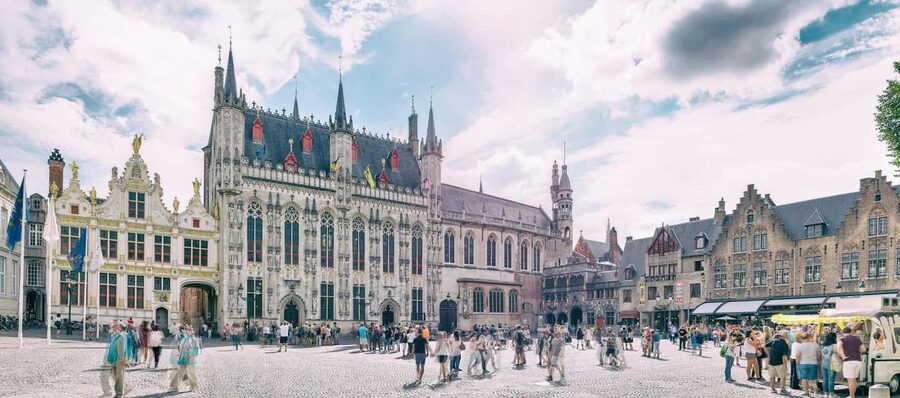 Brussels: Private & Customizable Day Trip to Bruges - Walplein and the narrow streets around it