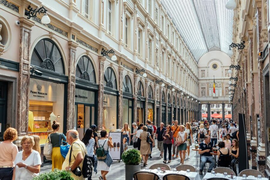 Brussels: Private Food Tour – 10 Tastings with Locals - Belgian fries, chocolate, and the famous sweet stops