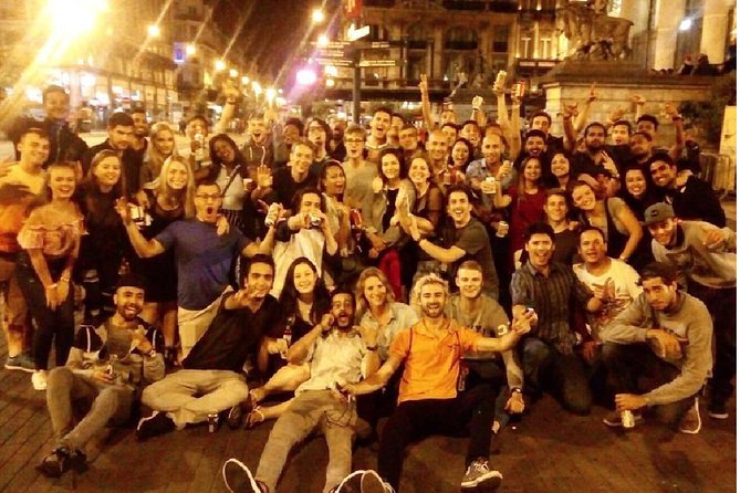 Brussels Pub Crawl - Nightlife & Party Experience - Staying together and handling the meeting point
