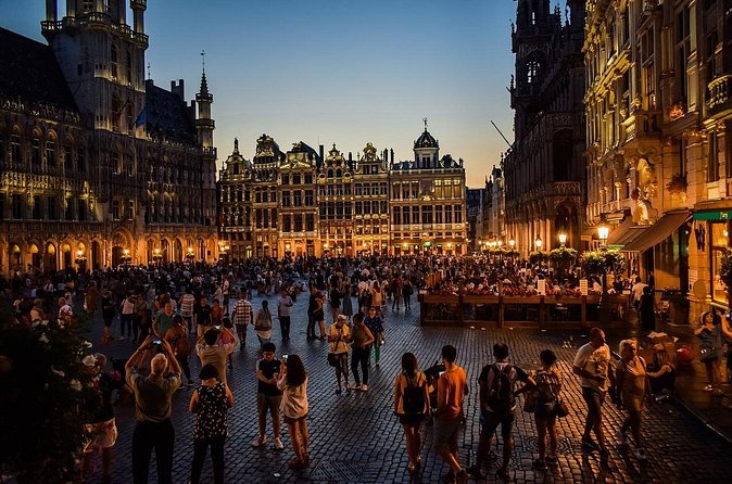 Brussels Pub Crawl Tour - Time-Out Pub keeps the route moving