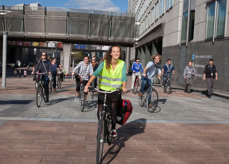 Brussels: Sightseeing Bike Tour - The halfway fries and beer stop