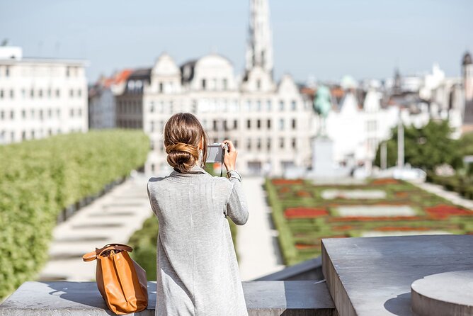 Brussels Tootbus Discovery Hop On Hop Off Bus and walking tours - Audio commentary: helpful, but not always consistent