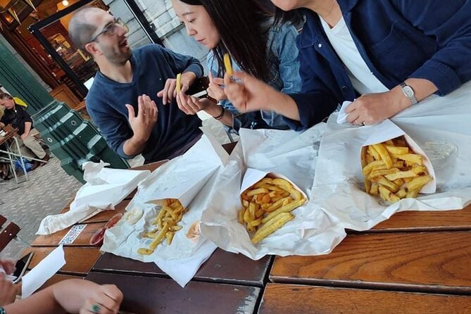 Brussels Walking and Tasting Tour (Beers,Chocolates&Fries/Waffle) - Manneken Pis and the stories behind the statue