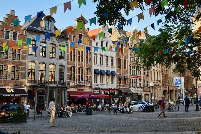 Brussels Walking Tour: Explore Top Sights & Hidden Gems - Reading the Stock Exchange facade