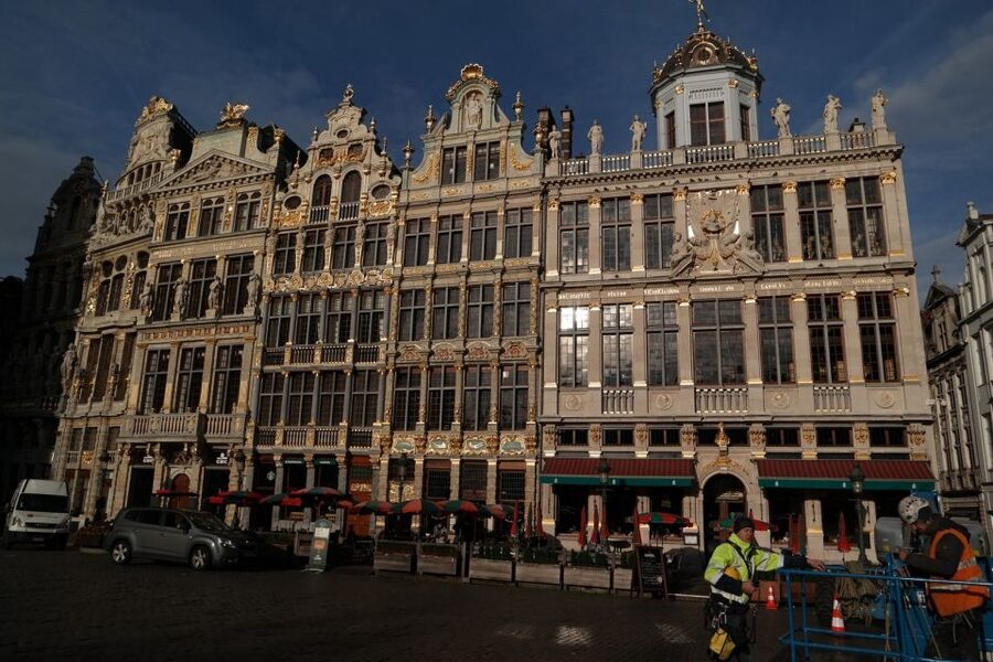 Brussels: Walking Tour from Central Station to Manneken Pis - Gothic stone, Art Nouveau lines, and useful contrasts