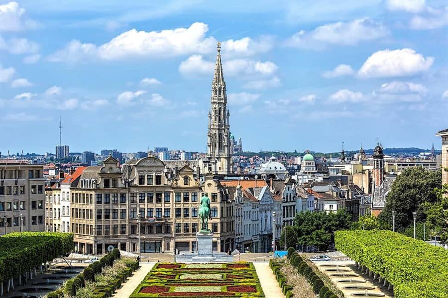 Brussels: Walking Tour with Belgian Lunch, Chocolate, & Beer - The guide makes the difference
