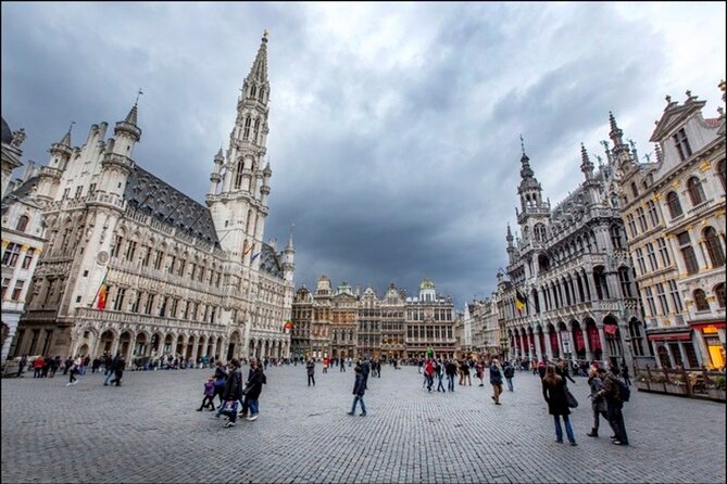 Brussels Walking Tour with Guide plus PDF - The cathedral and Royal Galleries finish the route