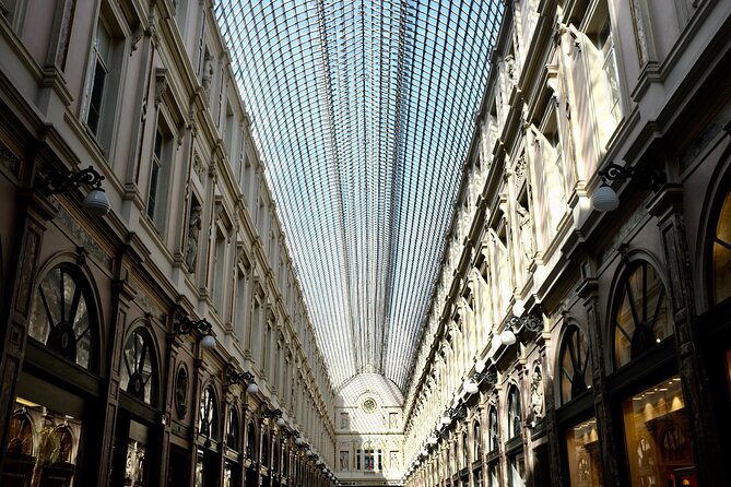 Brussels Walking Tour with Waffle Tasting: History and Delights - Starting at Bourse and finding your bearings