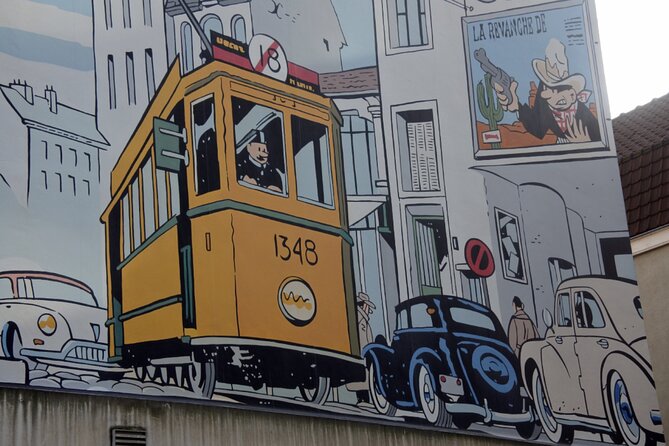 Comic Book Tour in Brussels - Meeting the Smurfs near central Brussels