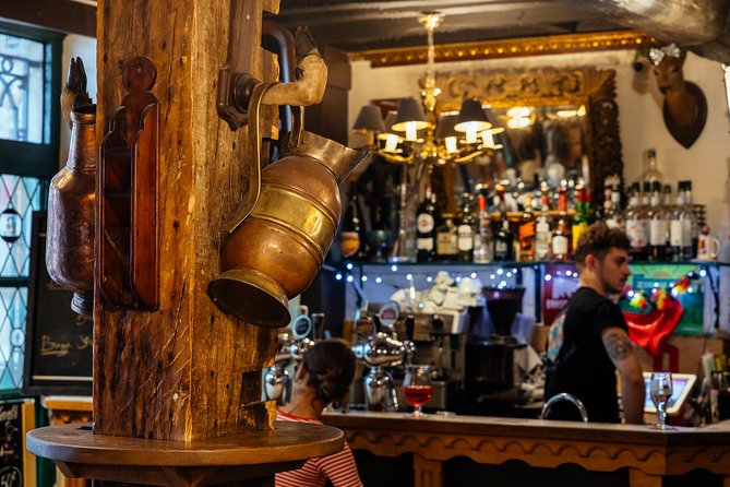 Drinks & Bites in Brussels Private Tour - Finding A l’Imaige Nostre-Dame through an alley