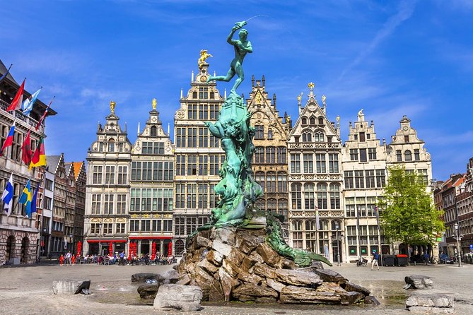 e-Scavenger hunt Antwerp: Explore the city at your own pace - Het Steen and the route toward the river