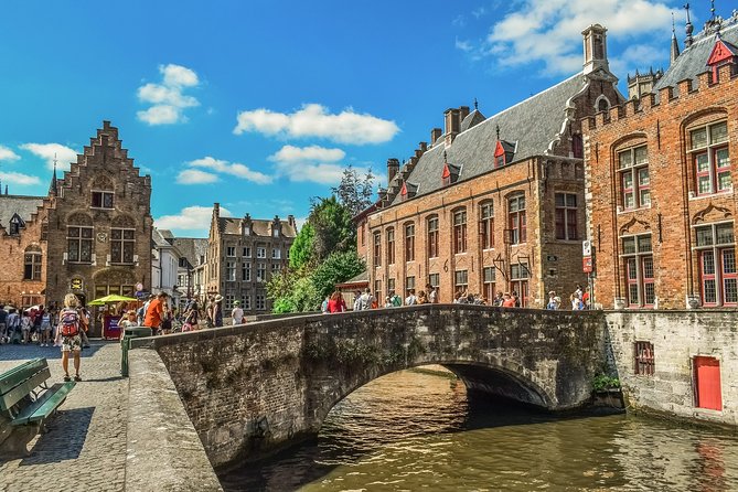 e-Scavenger hunt Bruges: Explore the city at your own pace - Vismarkt, Burg Square, and the Historic Center