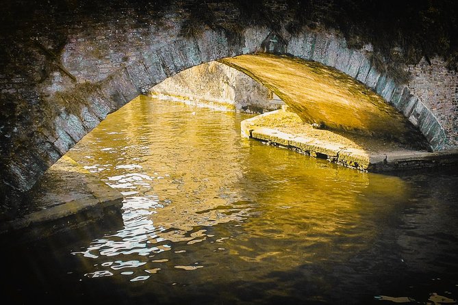 "Edges of Brugge" Photo Tour - 2hr open city tour & workshop - Starting at Burg Square and the Basilica of the Holy Blood