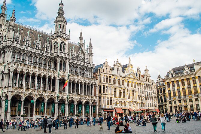 Free tour of Brussels in Italian ( with booking fee) - Timing, weather, and cancellation details