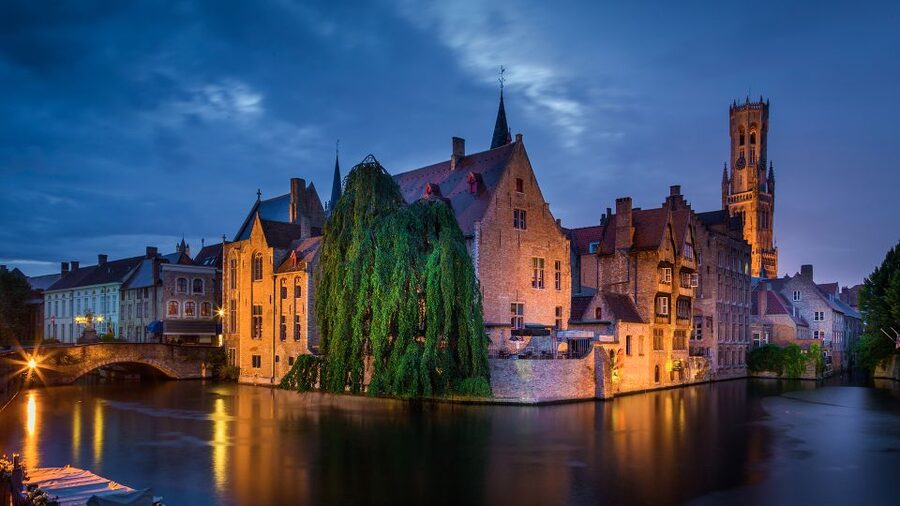 From Amsterdam: Bruges Day Trip in English with Boat Option - Ending in Grote Markt, then choosing your own Bruges
