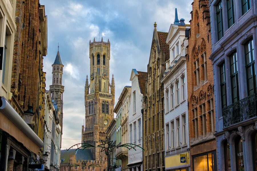 From Amsterdam: Bruges Day Trip in Spanish with Boat Option - Who will enjoy this day most