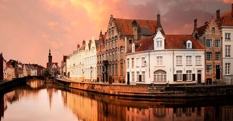 From Amsterdam: Bruges Day Trip in Spanish with Boat Option - Why Bruges makes sense as a day trip from Amsterdam