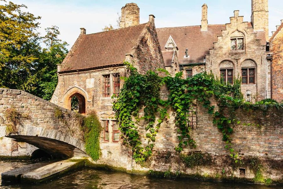 From Amsterdam: Day Trip to the Charming Brussels and Bruges - The road to Bruges and a change of mood