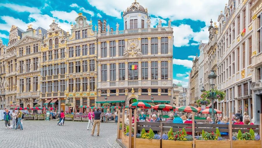 From Amsterdam: Private Sightseeing Trip to Brussels - Leaving Amsterdam in a private Mercedes