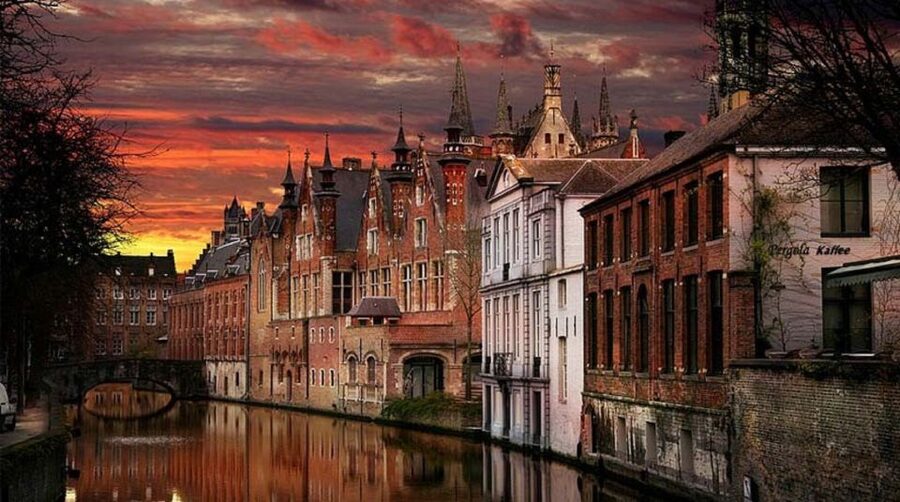 From Brussels: Bruges Day Trip with Boat Tour Option (ENG) - Gruuthuse Palace and the Dijver Canal