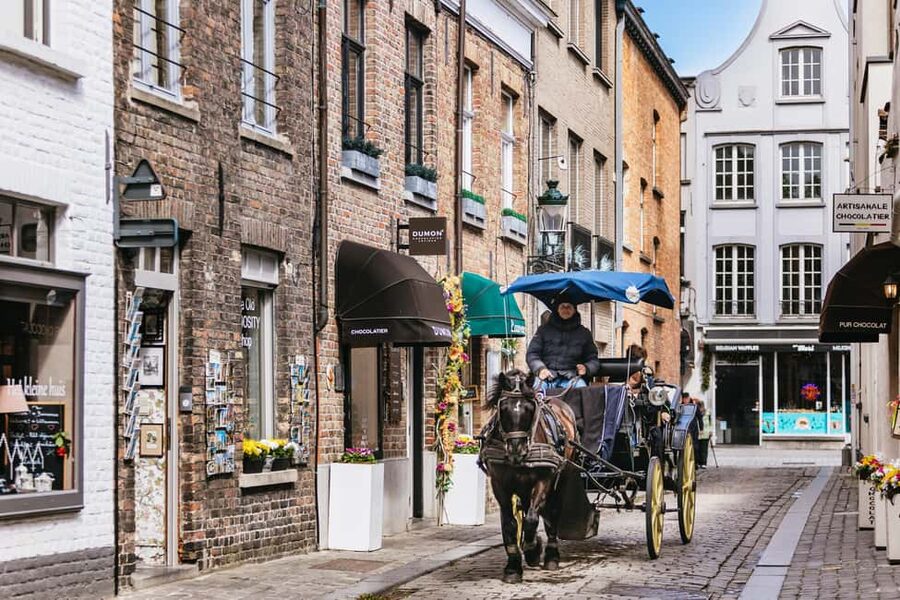 From Brussels: Bruges & Ghent Day Tour - 2 Fairytale Cities - Bruges and the Lake of Love