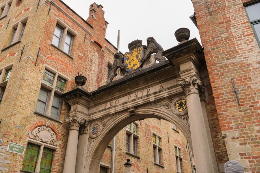 From Paris: Bruges Guided Tour with Hotel Pickup - Paris to Bruges: A Long Day for a Special City