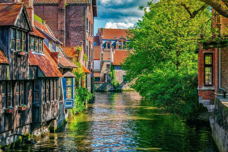 From Paris: Day Trip to Bruges with Optional Seasonal Cruise - Why Bruges works as a Paris day trip