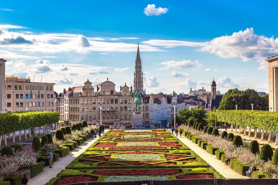 From Paris: Day Trip to the Enchanting Brussels and Bruges - The guide can make or break the schedule