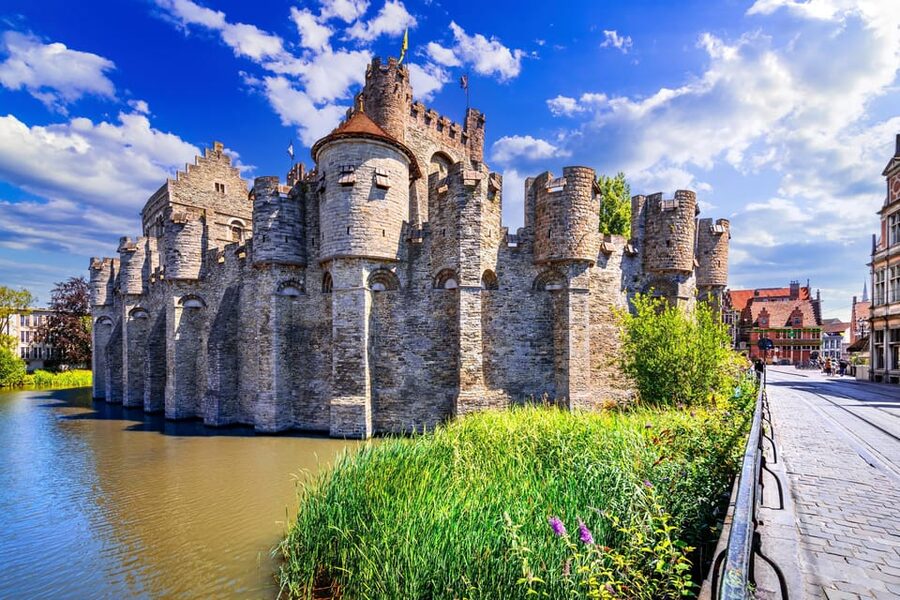 From Zeebrugge: Ghent and Bruges Shore Excursion - Bruges opens with medieval drama